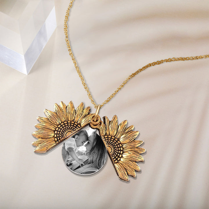 Cissyia.com Personalized Openable Sunflower Photo Necklace