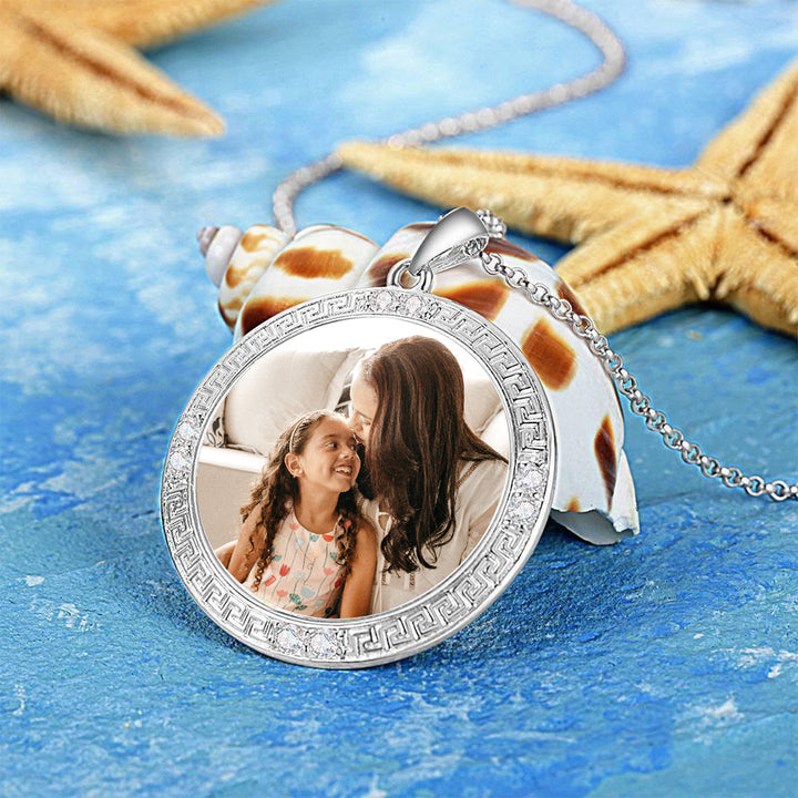 Cissyia.com Personalized Platinum-Silver Plated Rhinestones Crystal Inlay Round Shape Color Engraved Photo Necklace