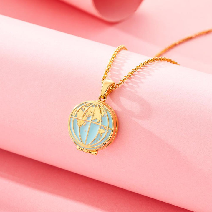 Cissyia.com Personalized World Map Round Pendant Photo Necklace