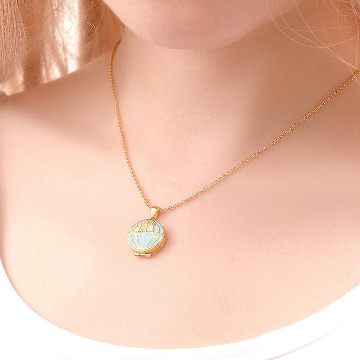 Cissyia.com Personalized World Map Round Pendant Photo Necklace